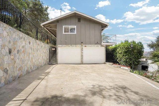 2373 Carroll Ln, Escondido, CA 92027