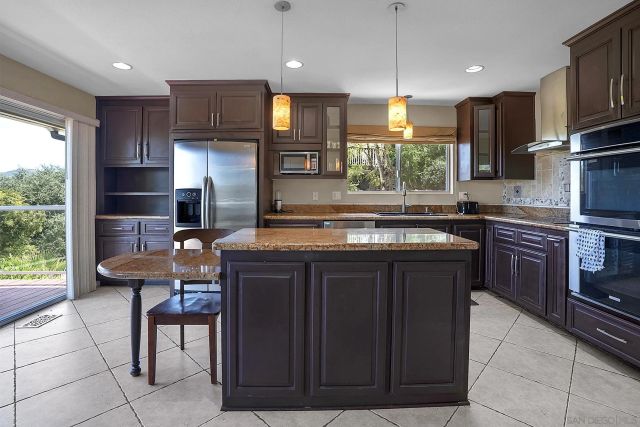 2373 Carroll Ln, Escondido, CA 92027