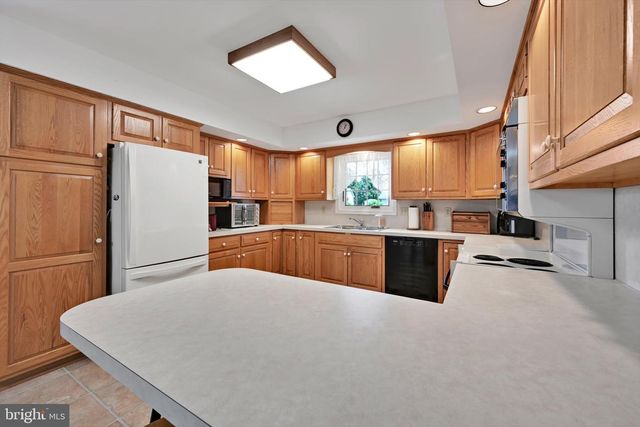 75 REINHOLDS RD, Reinholds, PA 17569