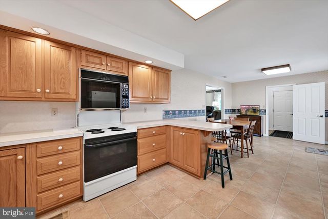 75 REINHOLDS RD, Reinholds, PA 17569