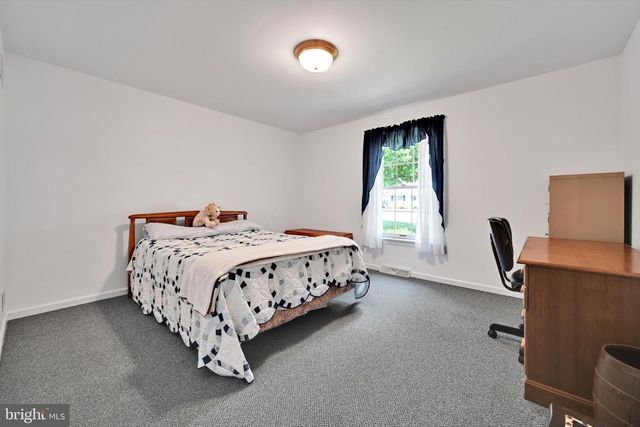 75 REINHOLDS RD, Reinholds, PA 17569