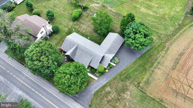 75 REINHOLDS RD, Reinholds, PA 17569