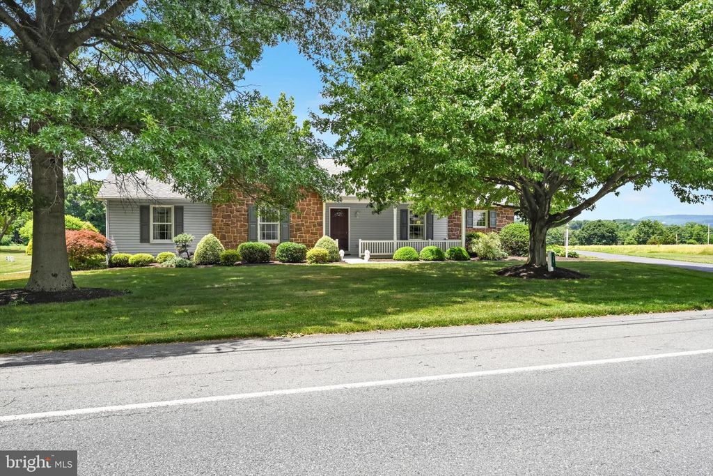 75 REINHOLDS RD, Reinholds, PA 17569
