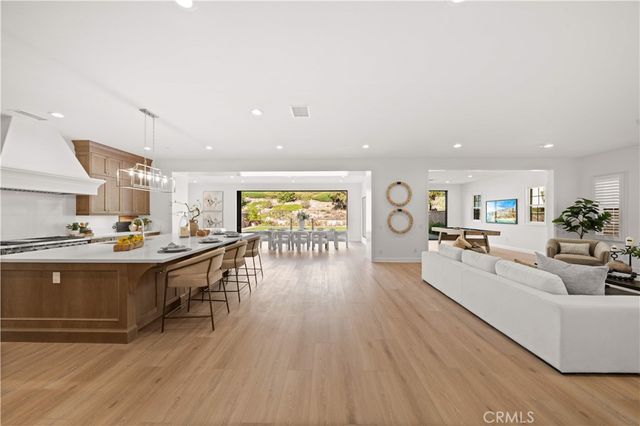 221 Clear Fls, Irvine, CA 92602