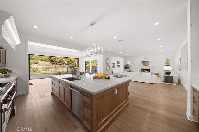 221 Clear Fls, Irvine, CA 92602