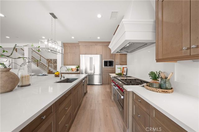 221 Clear Fls, Irvine, CA 92602