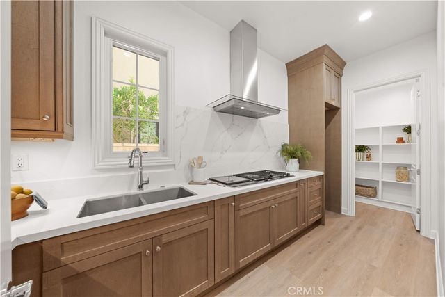 221 Clear Fls, Irvine, CA 92602