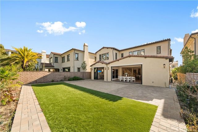 221 Clear Fls, Irvine, CA 92602