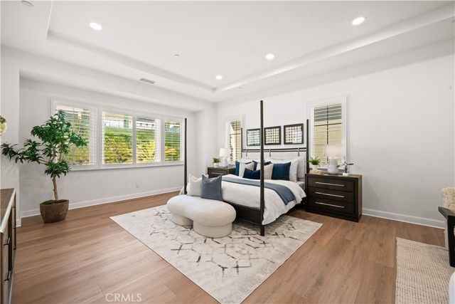 221 Clear Fls, Irvine, CA 92602