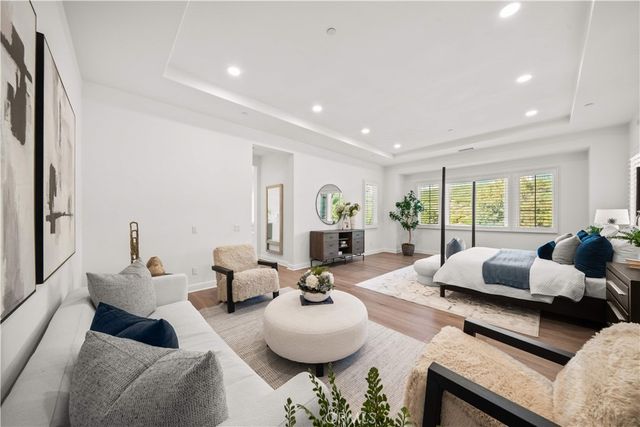 221 Clear Fls, Irvine, CA 92602