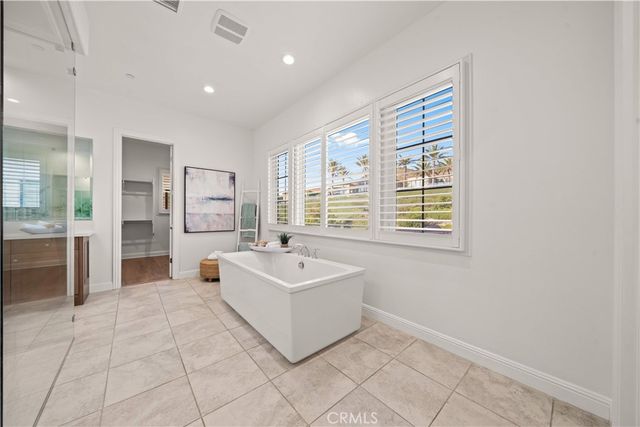 221 Clear Fls, Irvine, CA 92602