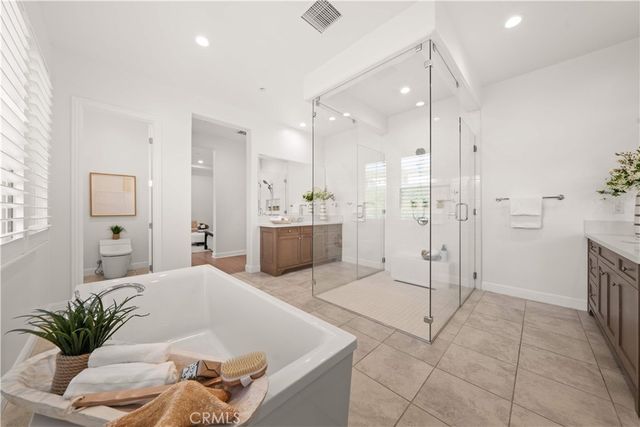 221 Clear Fls, Irvine, CA 92602