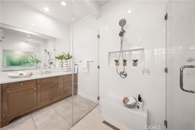 221 Clear Fls, Irvine, CA 92602