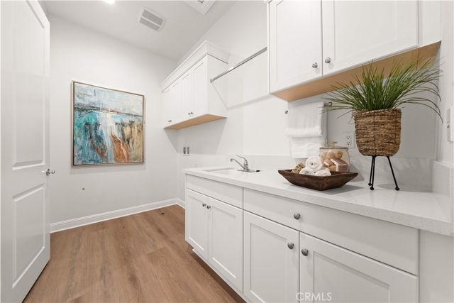 221 Clear Fls, Irvine, CA 92602