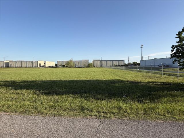 41057 Park 290 Drive, Waller, TX 77484