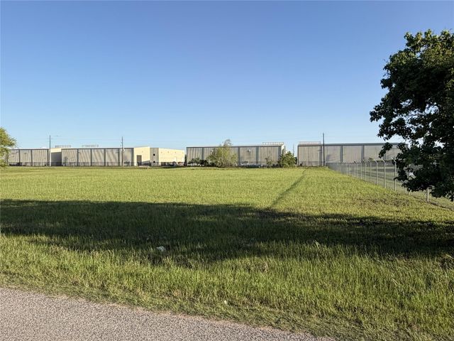 41057 Park 290 Drive, Waller, TX 77484