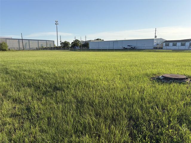 41057 Park 290 Drive, Waller, TX 77484