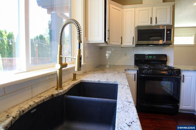 3194 Elliott St NW, Salem, OR 97304