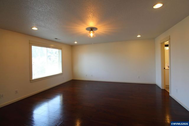 3194 Elliott St NW, Salem, OR 97304