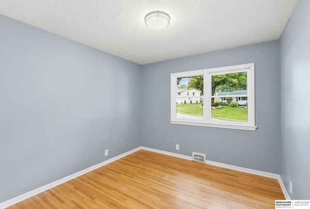 11315 Arbor Street, Omaha, NE 68144