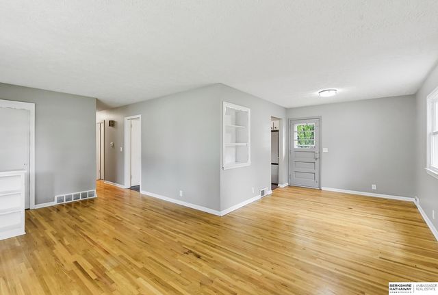 11315 Arbor Street, Omaha, NE 68144