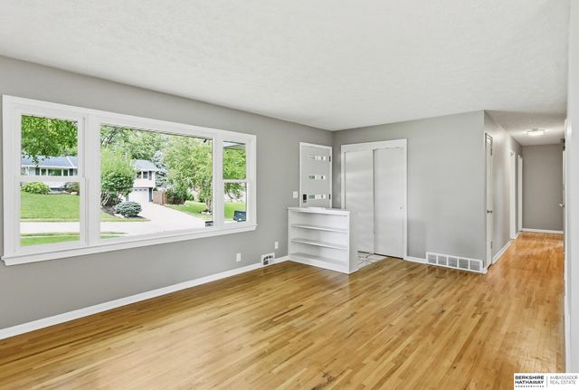 11315 Arbor Street, Omaha, NE 68144