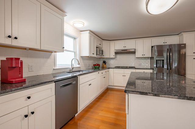 27 Pierce Lane, Hollis, NH 03049