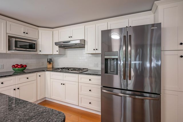 27 Pierce Lane, Hollis, NH 03049