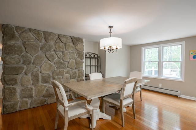 27 Pierce Lane, Hollis, NH 03049