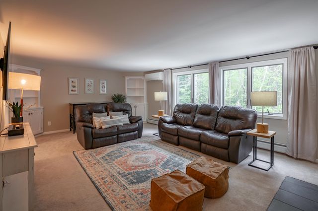 27 Pierce Lane, Hollis, NH 03049