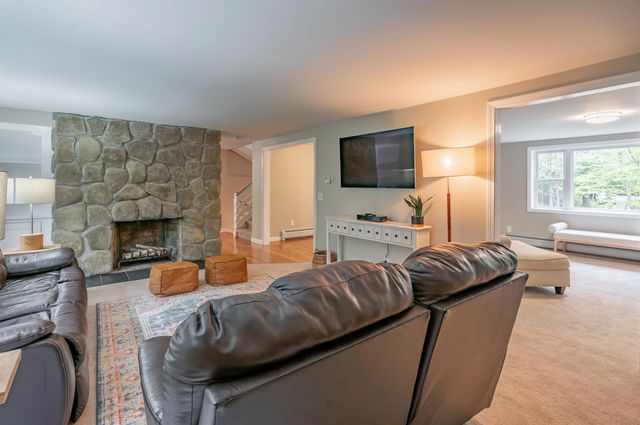 27 Pierce Lane, Hollis, NH 03049