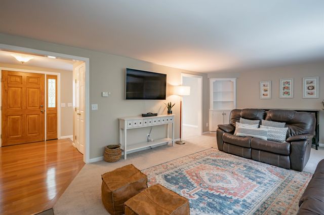 27 Pierce Lane, Hollis, NH 03049