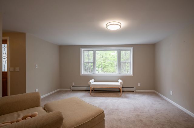 27 Pierce Lane, Hollis, NH 03049