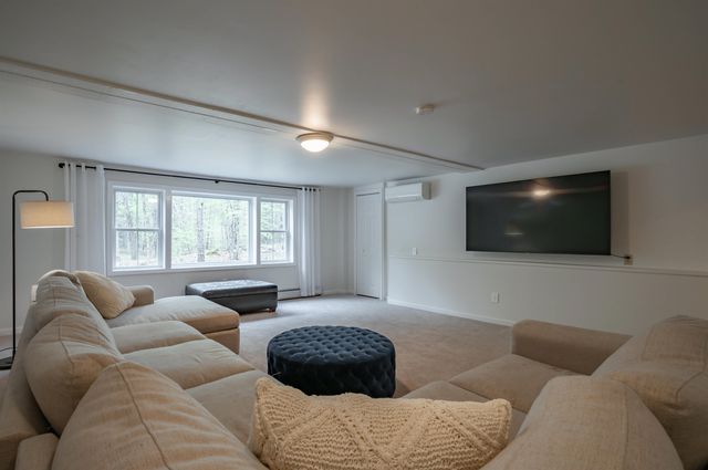 27 Pierce Lane, Hollis, NH 03049