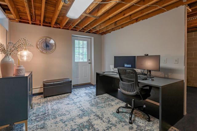 27 Pierce Lane, Hollis, NH 03049