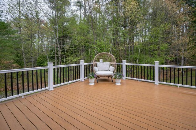 27 Pierce Lane, Hollis, NH 03049
