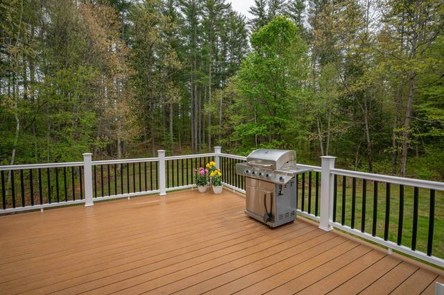 27 Pierce Lane, Hollis, NH 03049