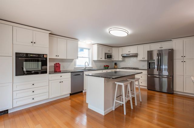 27 Pierce Lane, Hollis, NH 03049