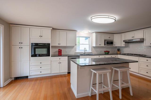 27 Pierce Lane, Hollis, NH 03049
