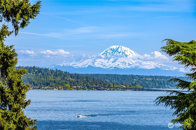 1031 McGilvra Boulevard E, Seattle, WA 98112