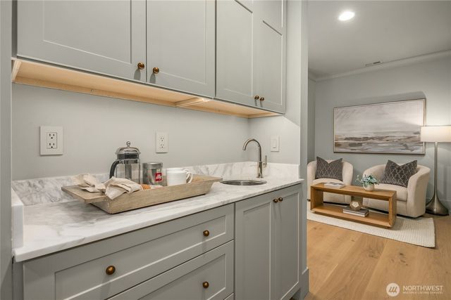 1031 McGilvra Boulevard E, Seattle, WA 98112
