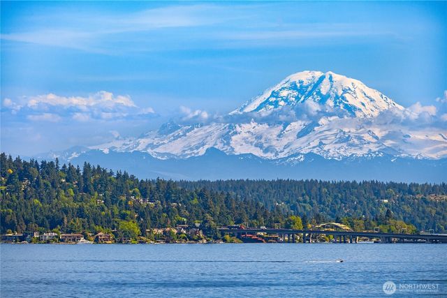 1031 McGilvra Boulevard E, Seattle, WA 98112
