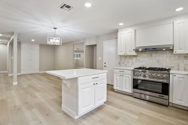 8628 Fallbrook Way, Sacramento, CA 95826