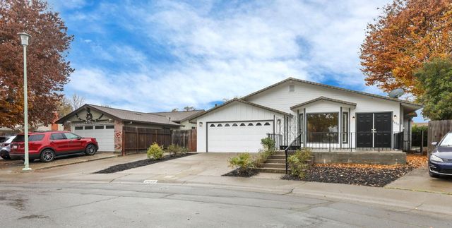 8628 Fallbrook Way, Sacramento, CA 95826
