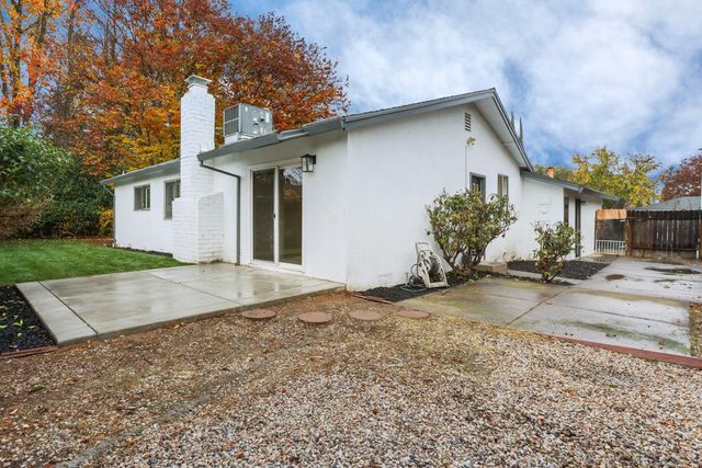 8628 Fallbrook Way, Sacramento, CA 95826