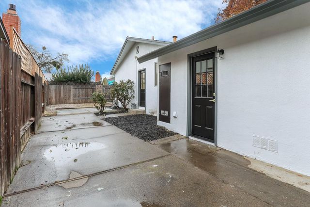 8628 Fallbrook Way, Sacramento, CA 95826