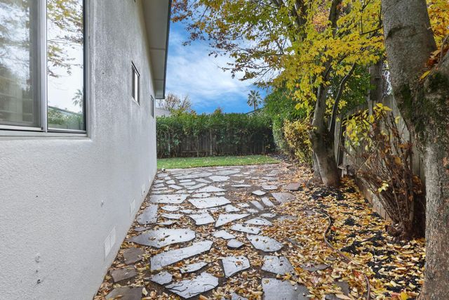 8628 Fallbrook Way, Sacramento, CA 95826