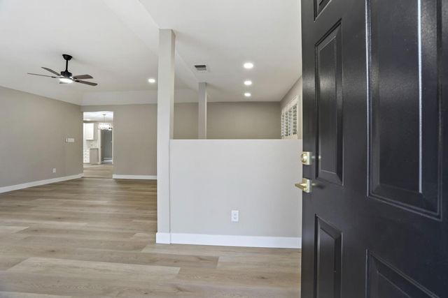 8628 Fallbrook Way, Sacramento, CA 95826