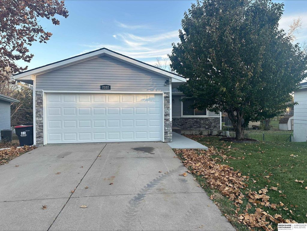 2332 NW 50th Street, Lincoln, NE 68524