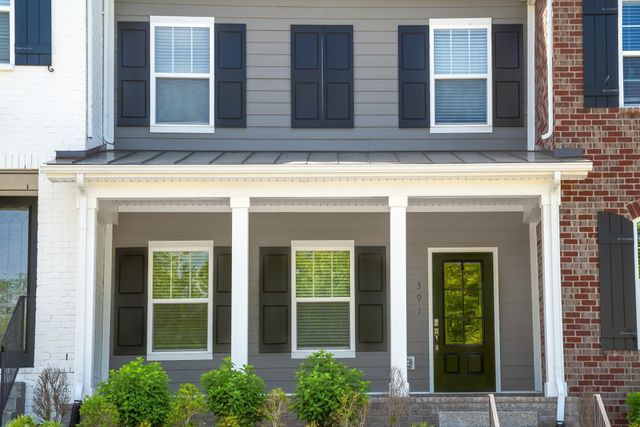 391 Carriage House Ln, Hendersonville, TN 37075